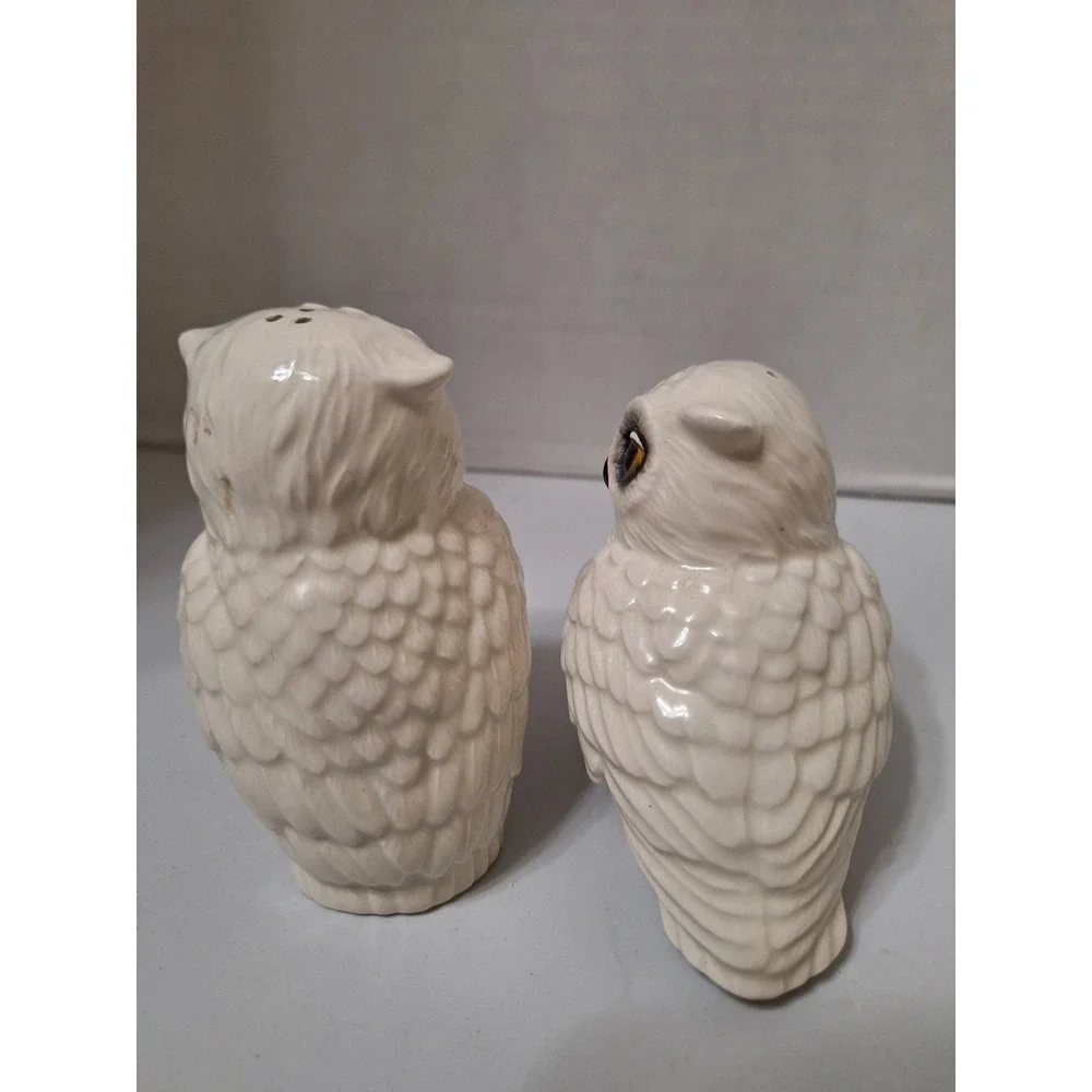 Edie Rose House Ehite Owl Salt & Pepper‎ Shakers Winter Cabin Collectible